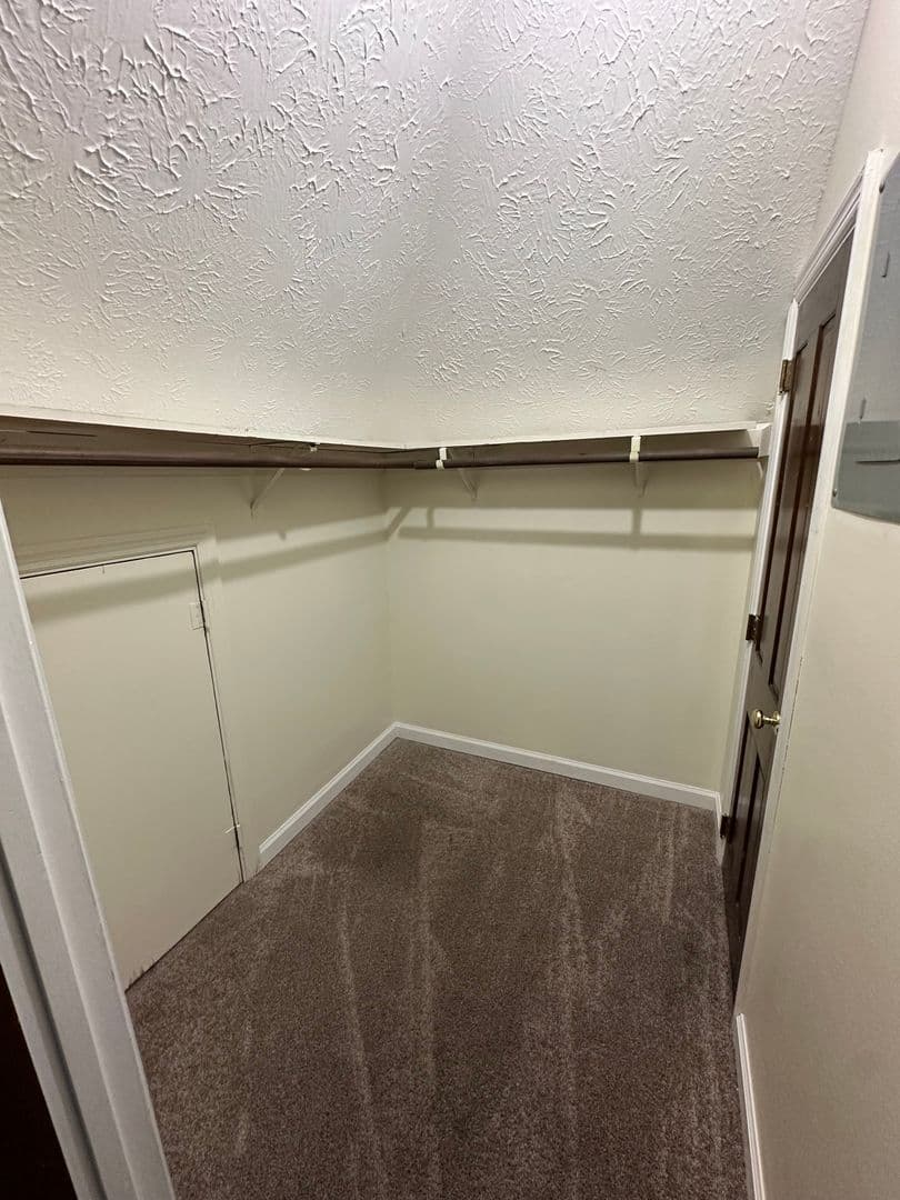 Lafayette Apartment: 1116 North Street