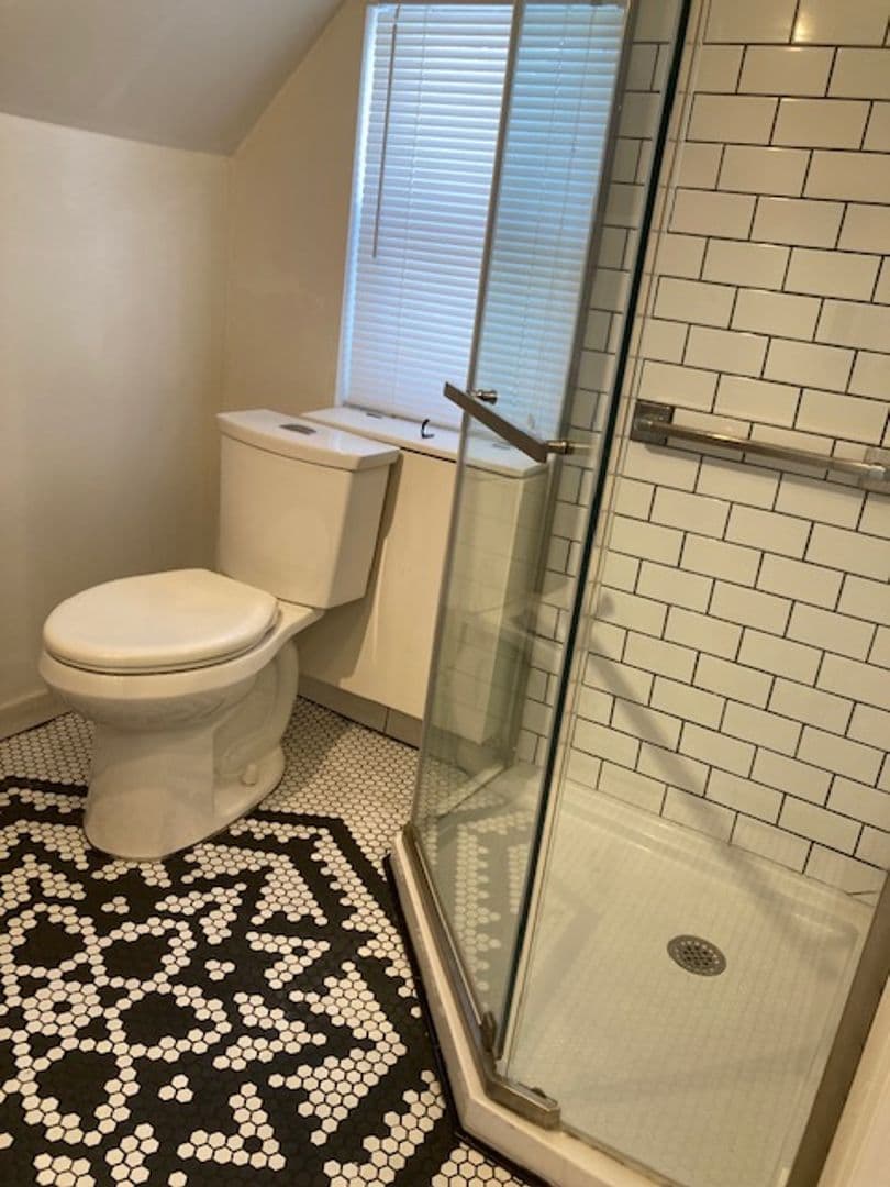 Lafayette Apartment: 306 S 27th St