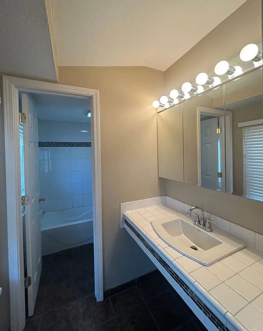West Lafayette House: 2324 Northwestern Ave