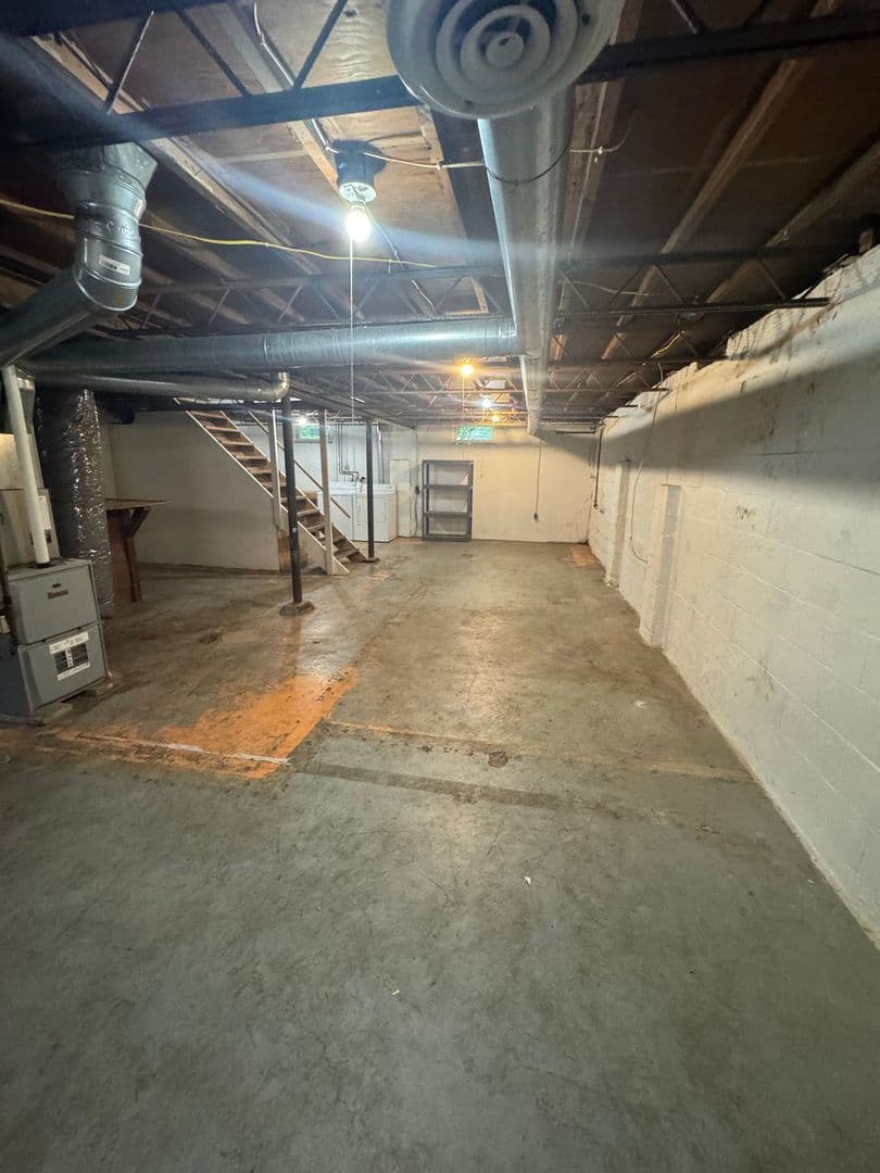 West Lafayette House: 158 E Stadium