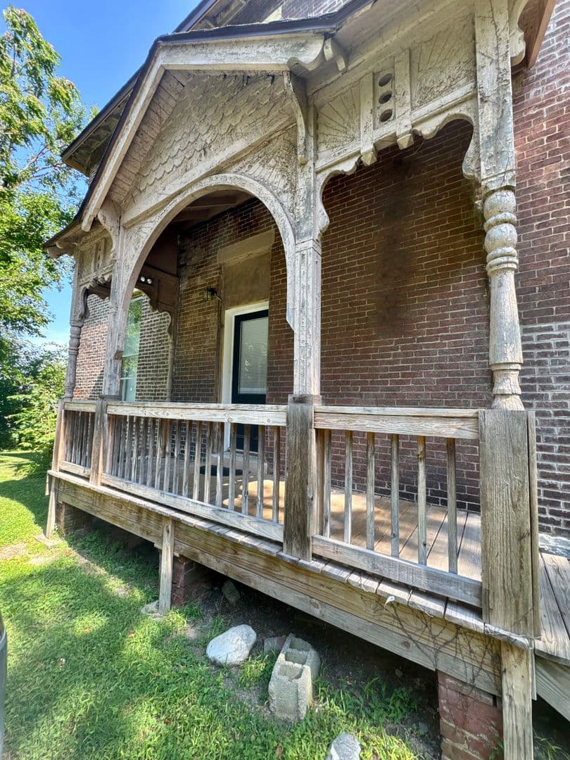Lafayette Apartment: 214 Perrin Ave