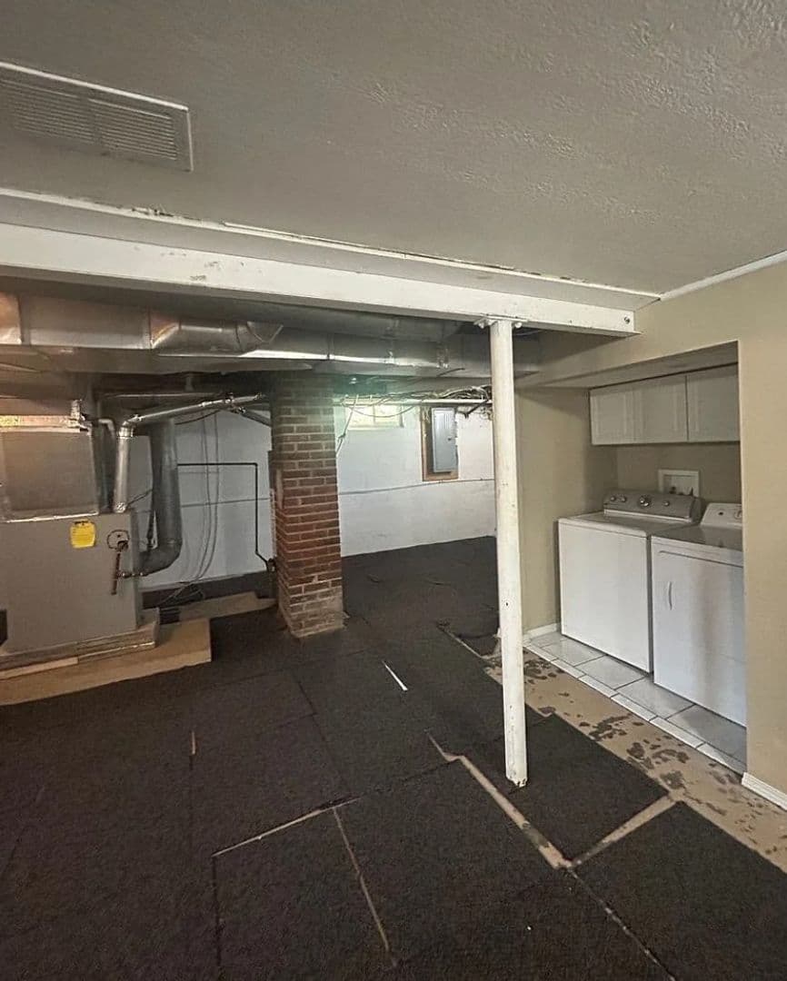 West Lafayette House: 2324 Northwestern Ave