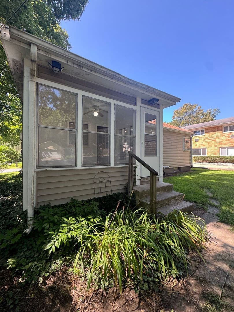 West Lafayette House: 158 E Stadium