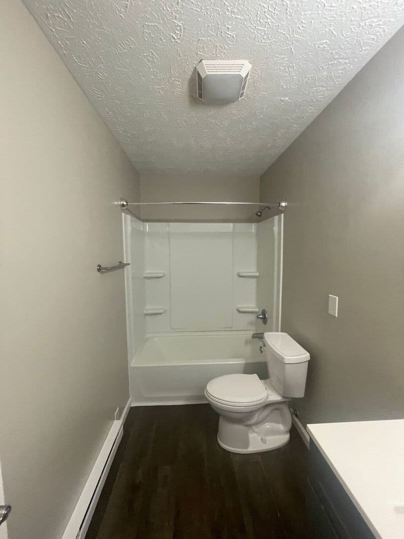 Lafayette Apartment: 1210 Main St