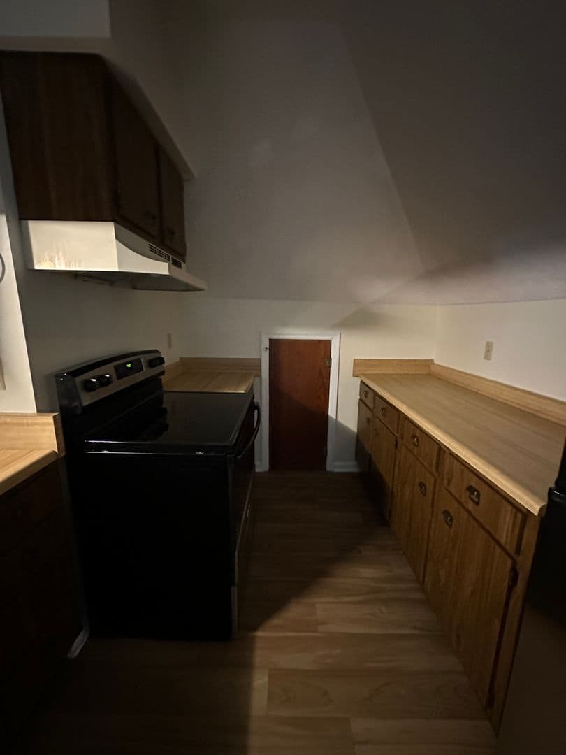 Lafayette Apartment: 1116 North Street