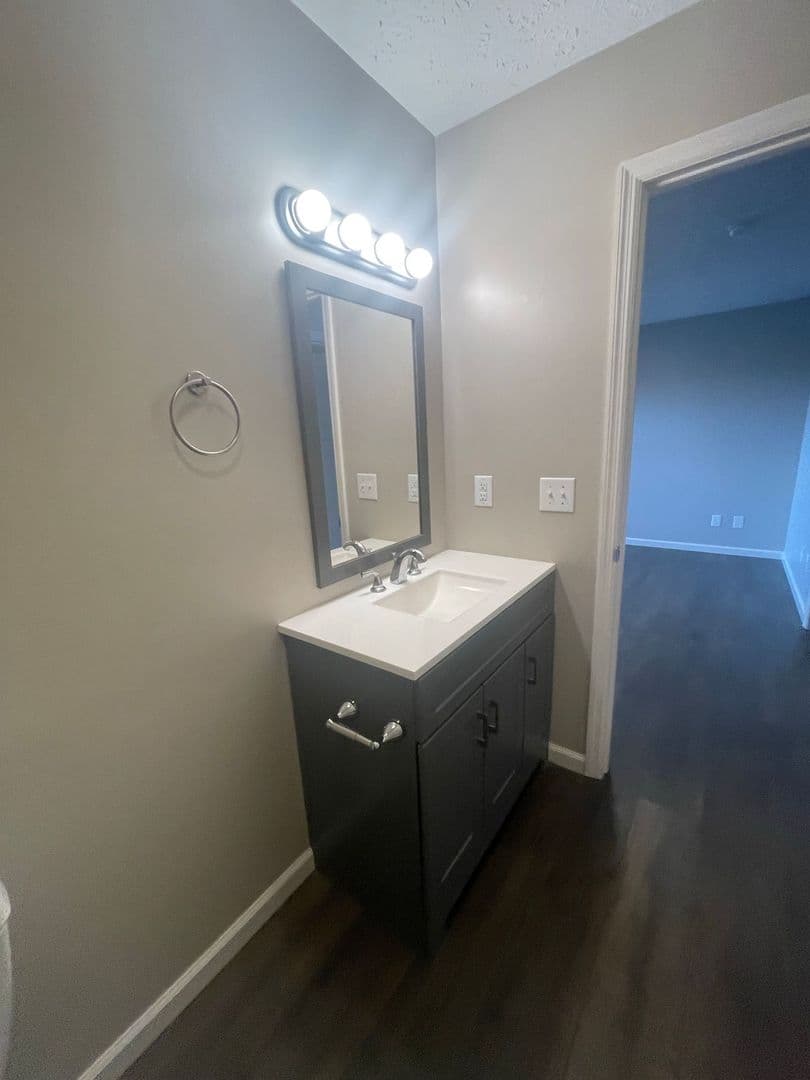 Lafayette Apartment: 1210 Main St