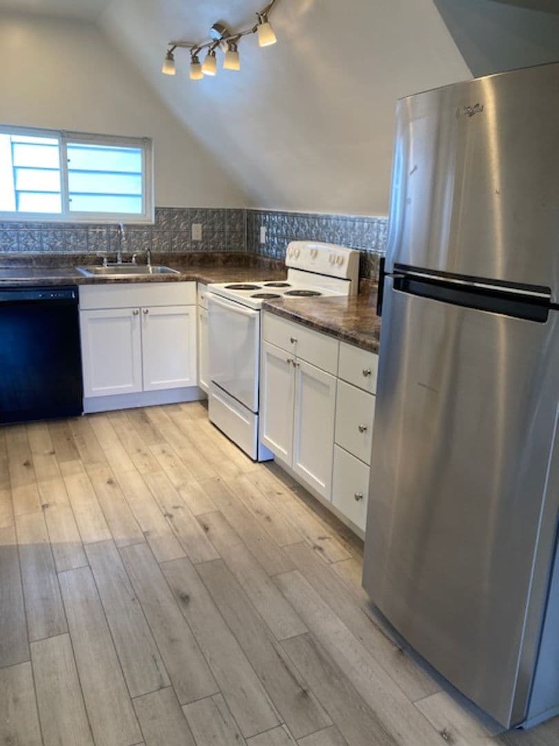 Lafayette Apartment: 306 S 27th St