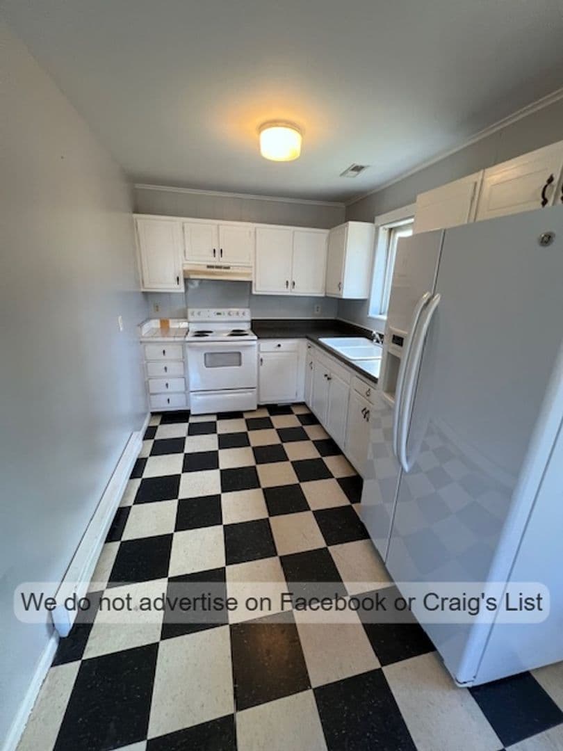 Fayetteville House: 650 Walker Street