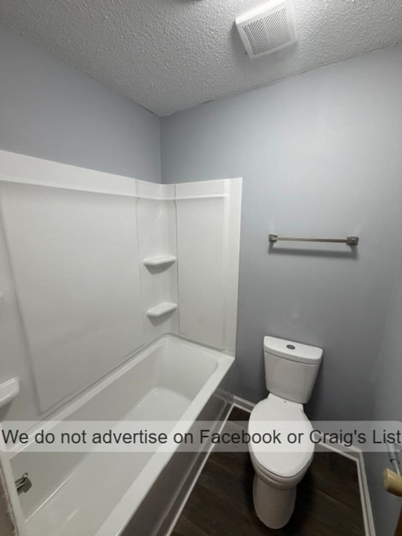 Fayetteville House: 1106 Thornwood Place