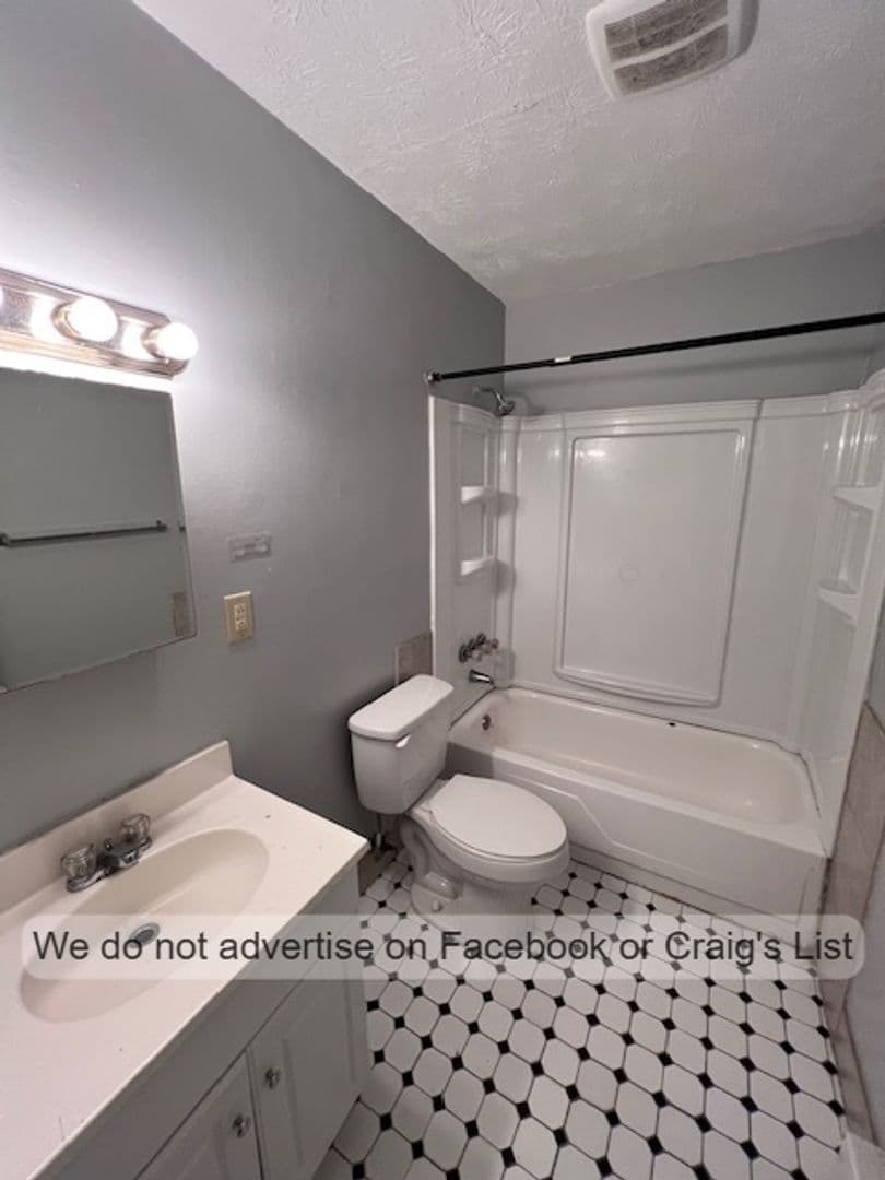 Fayetteville House: 650 Walker Street