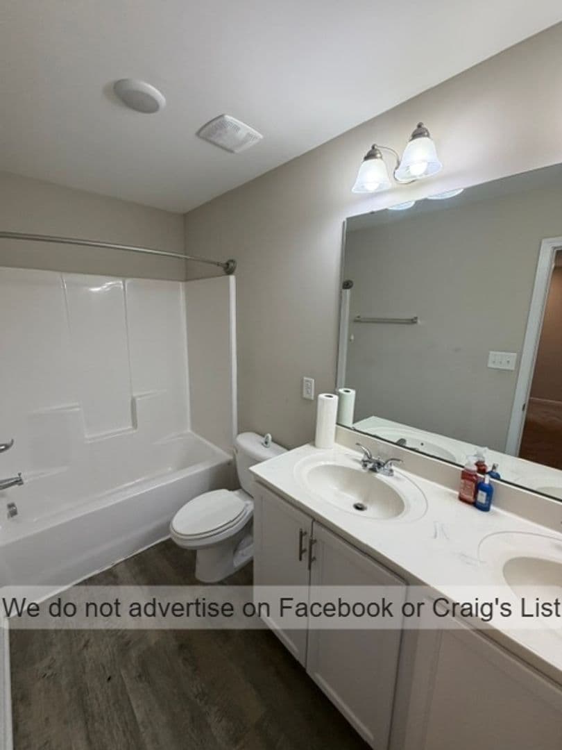 Fayetteville House: 2350 Spinning Wheel Road