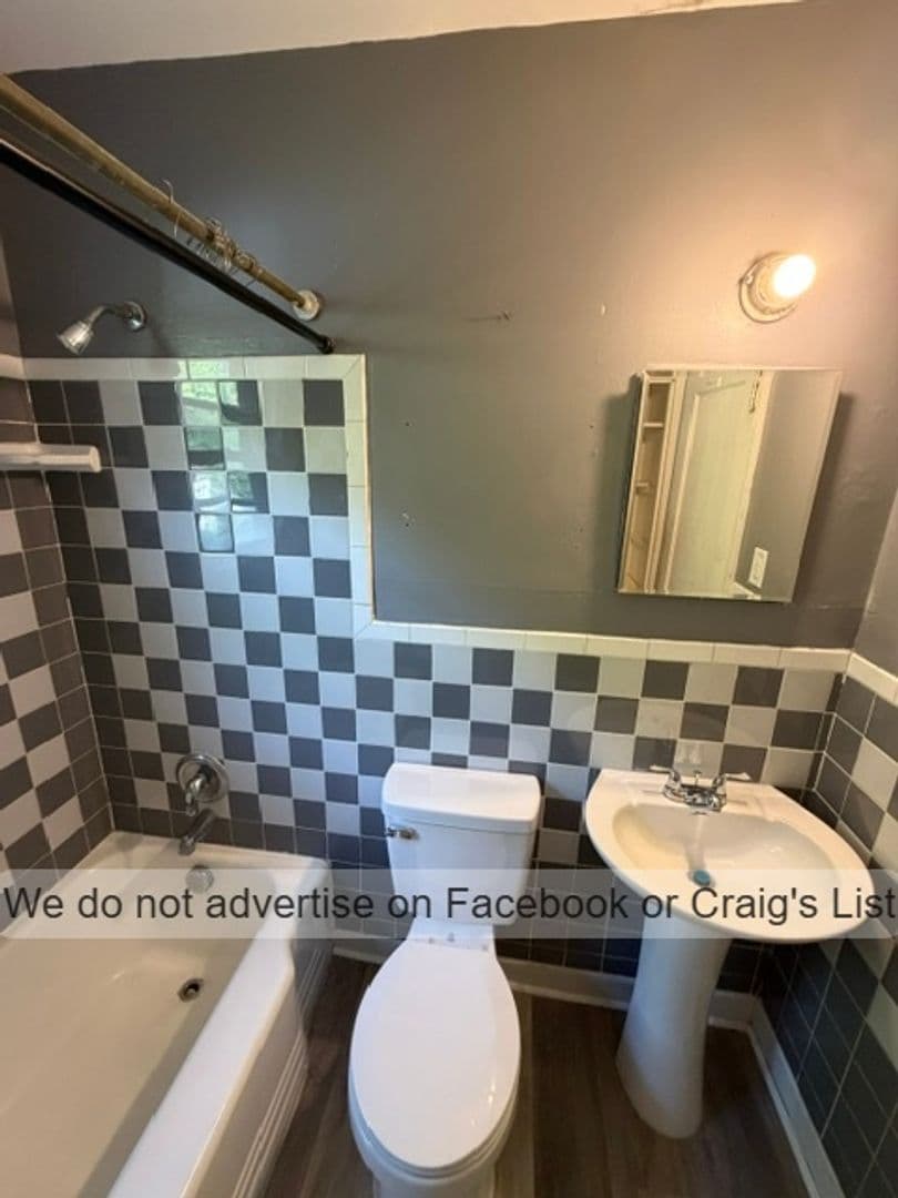 Fayetteville House: 2061 Osceola Drive