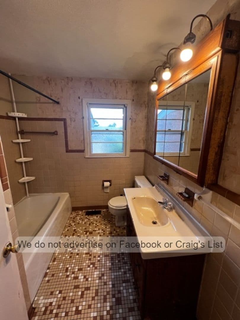 Fayetteville House: 2022 Buckhorn Road