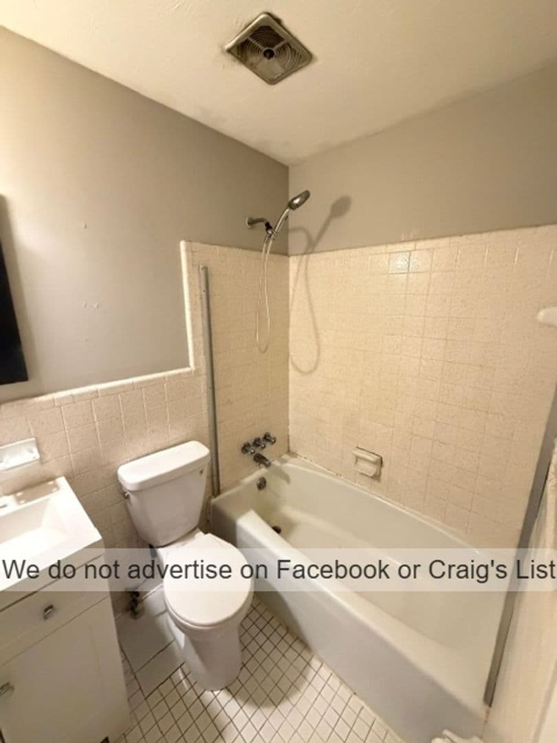 Fayetteville House: 6494 Pleasant Street