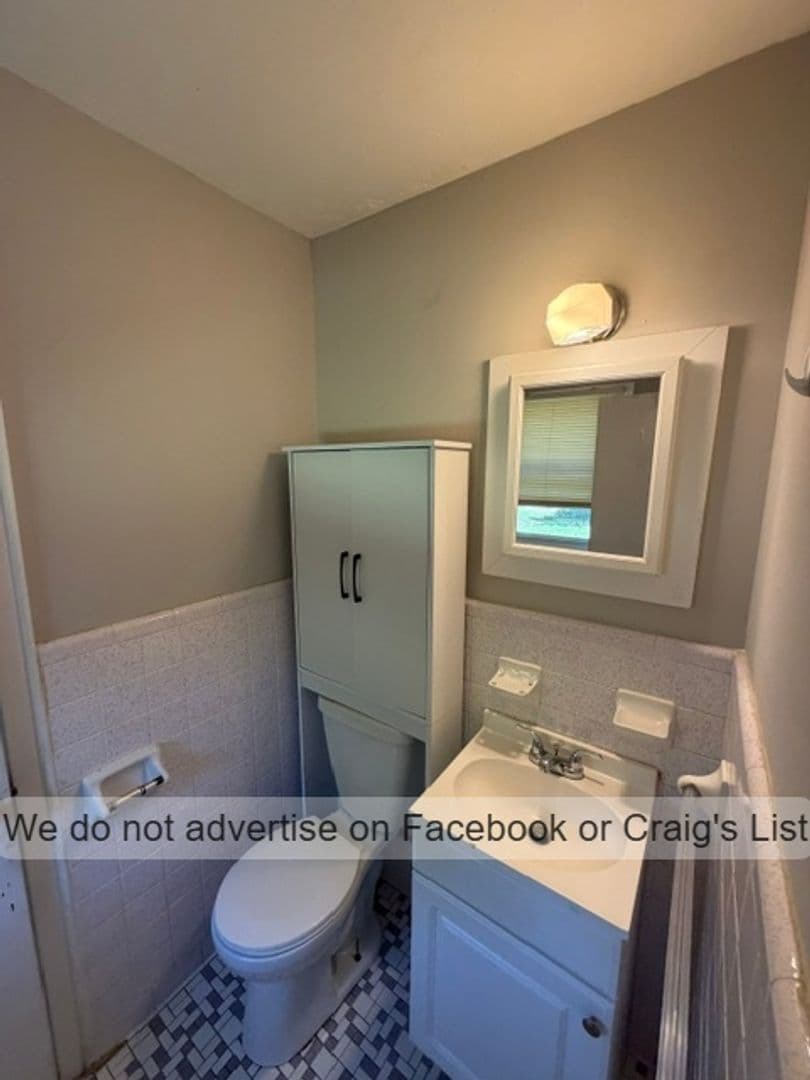 Fayetteville House: 6494 Pleasant Street