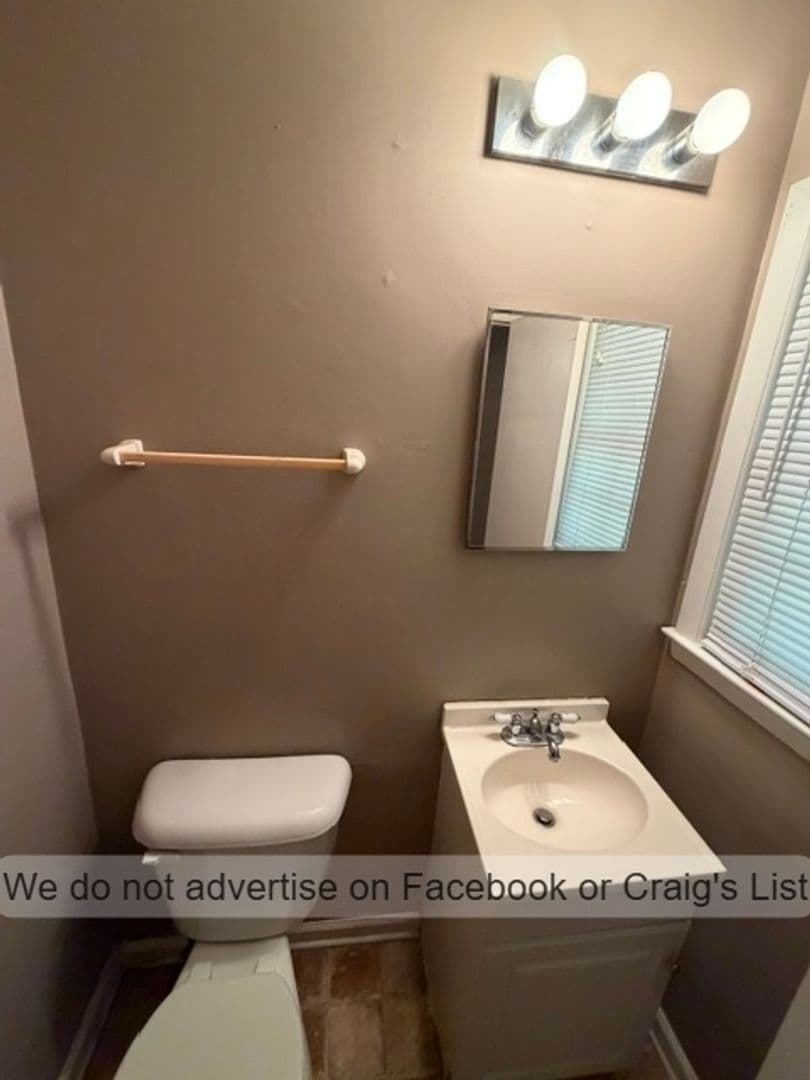 Fayetteville House: 806 Hicks Avenue