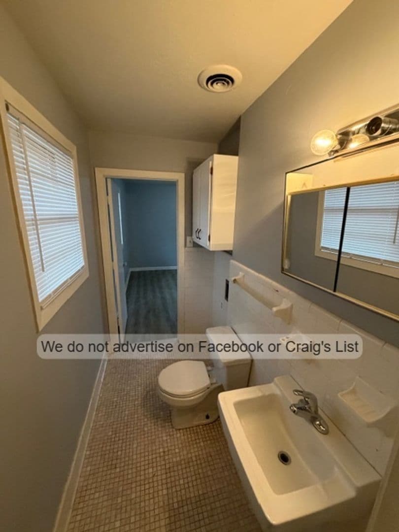 Fayetteville Apartment: 1021 W. Rowan Street