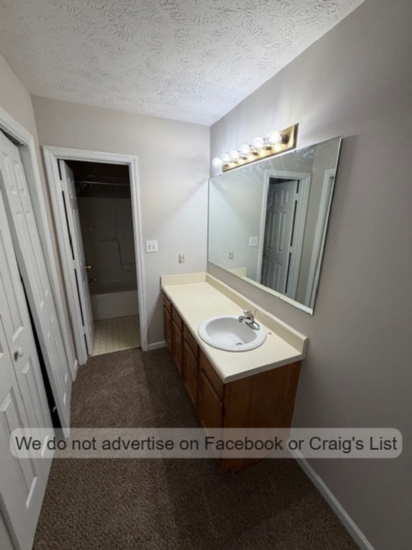 Fayetteville House: 6855 Shawcross Lane