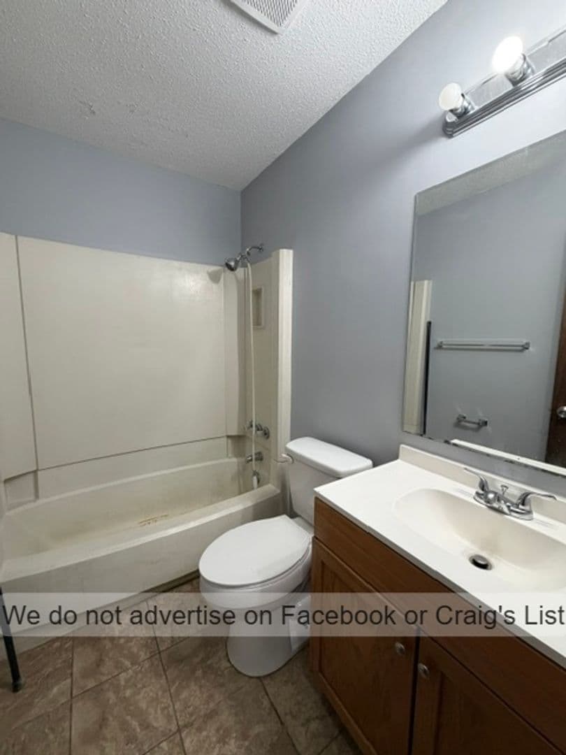 Fayetteville House: 1106 Thornwood Place