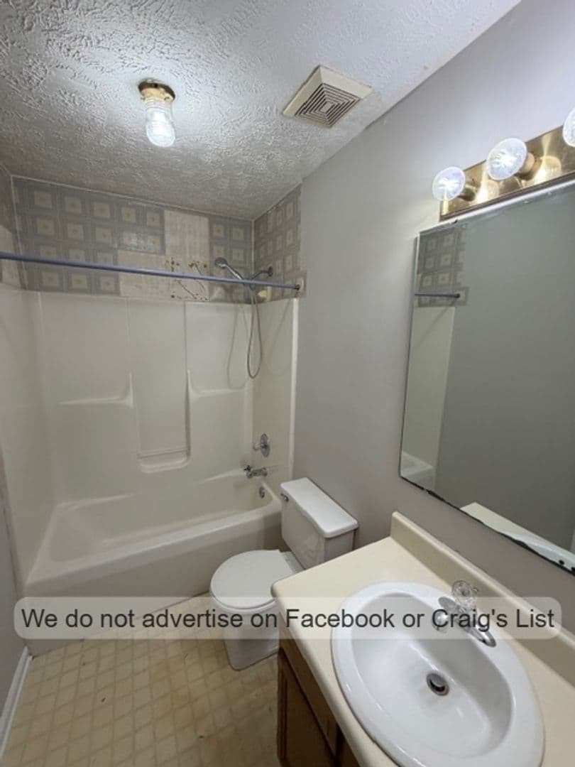 Fayetteville House: 6855 Shawcross Lane