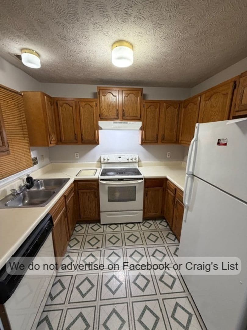 Fayetteville House: 6855 Shawcross Lane