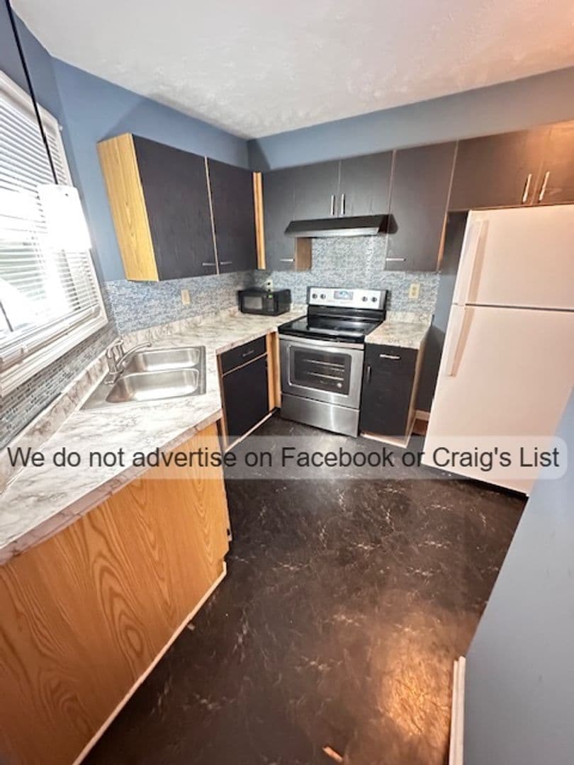 Fayetteville House: 946-10 Stewart's Creek Drive