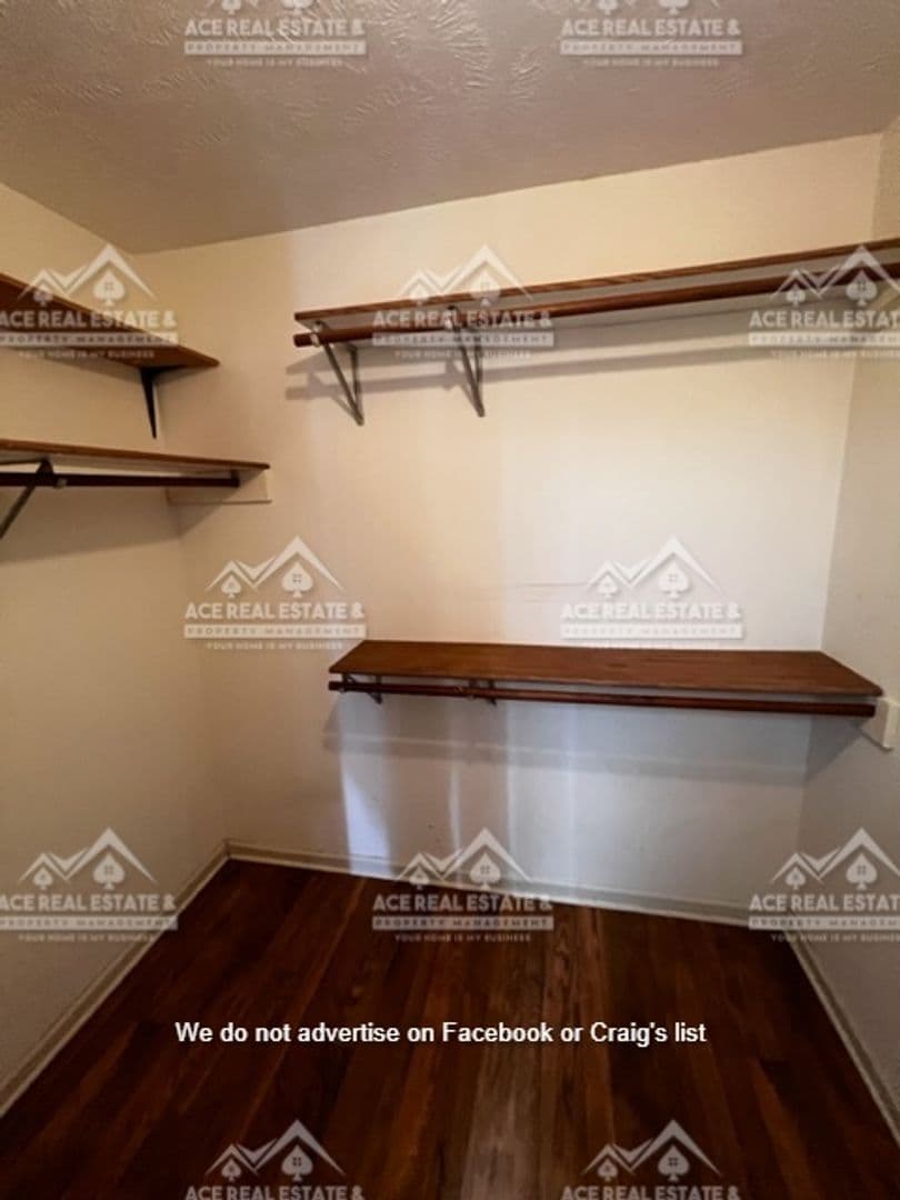 Fayetteville House: 946-10 Stewart's Creek Drive
