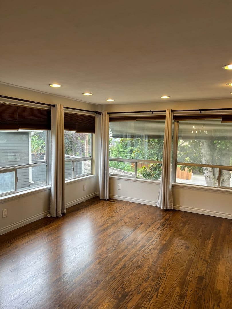 Mercer Island House: 3038 65th Pl SE