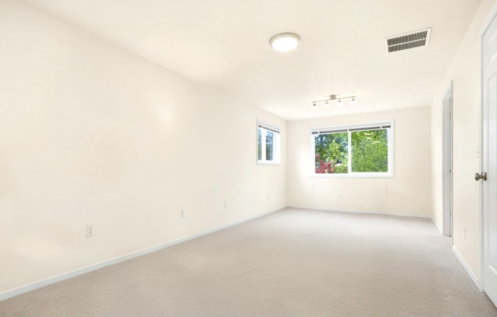 Redmond House: 4017 251st Way NE