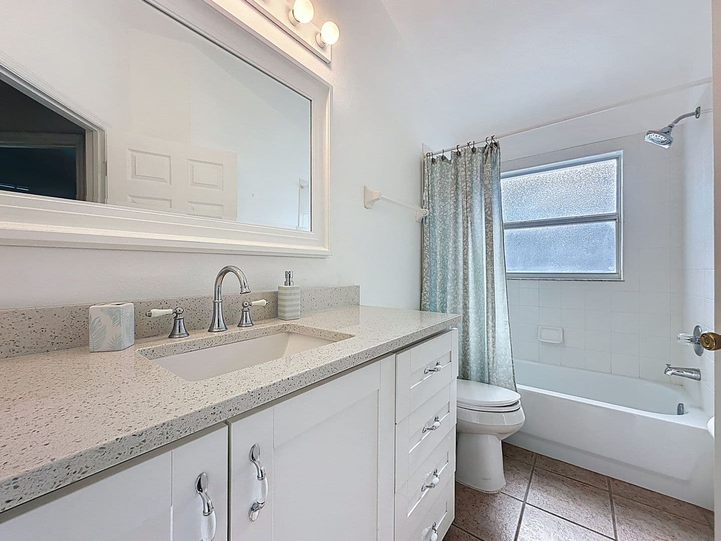 Davenport House: 236 Queen Mary Dr