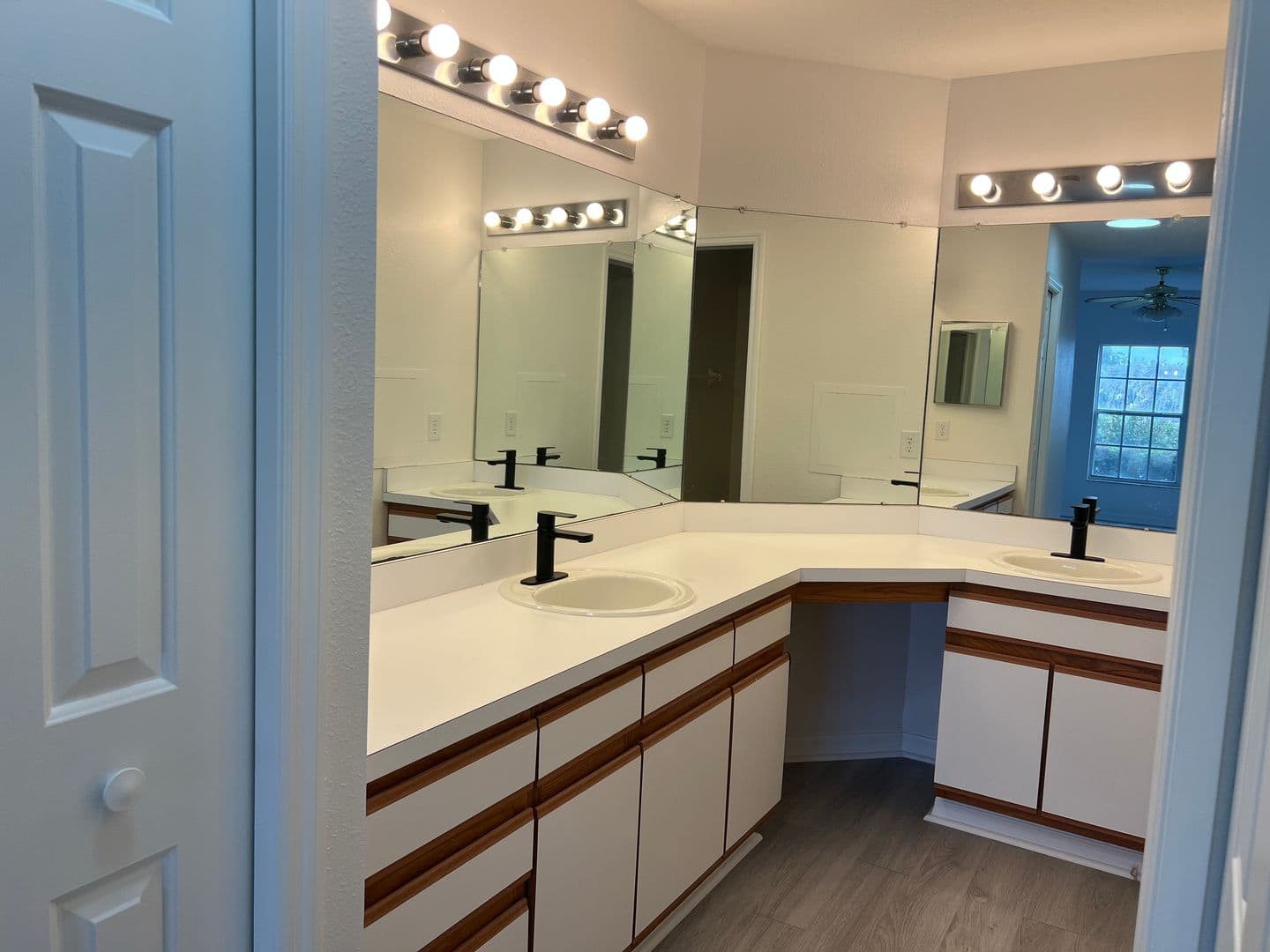Davenport Condo: 423 Eagle Ridge Dr.