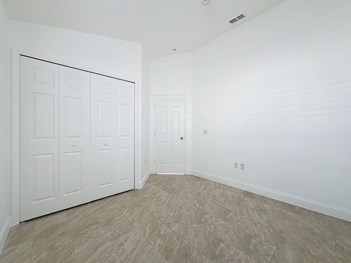 Davenport House: 236 Queen Mary Dr