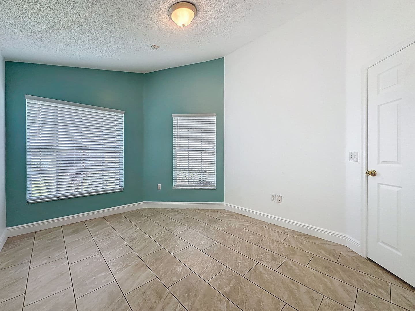 Davenport House: 236 Queen Mary Dr