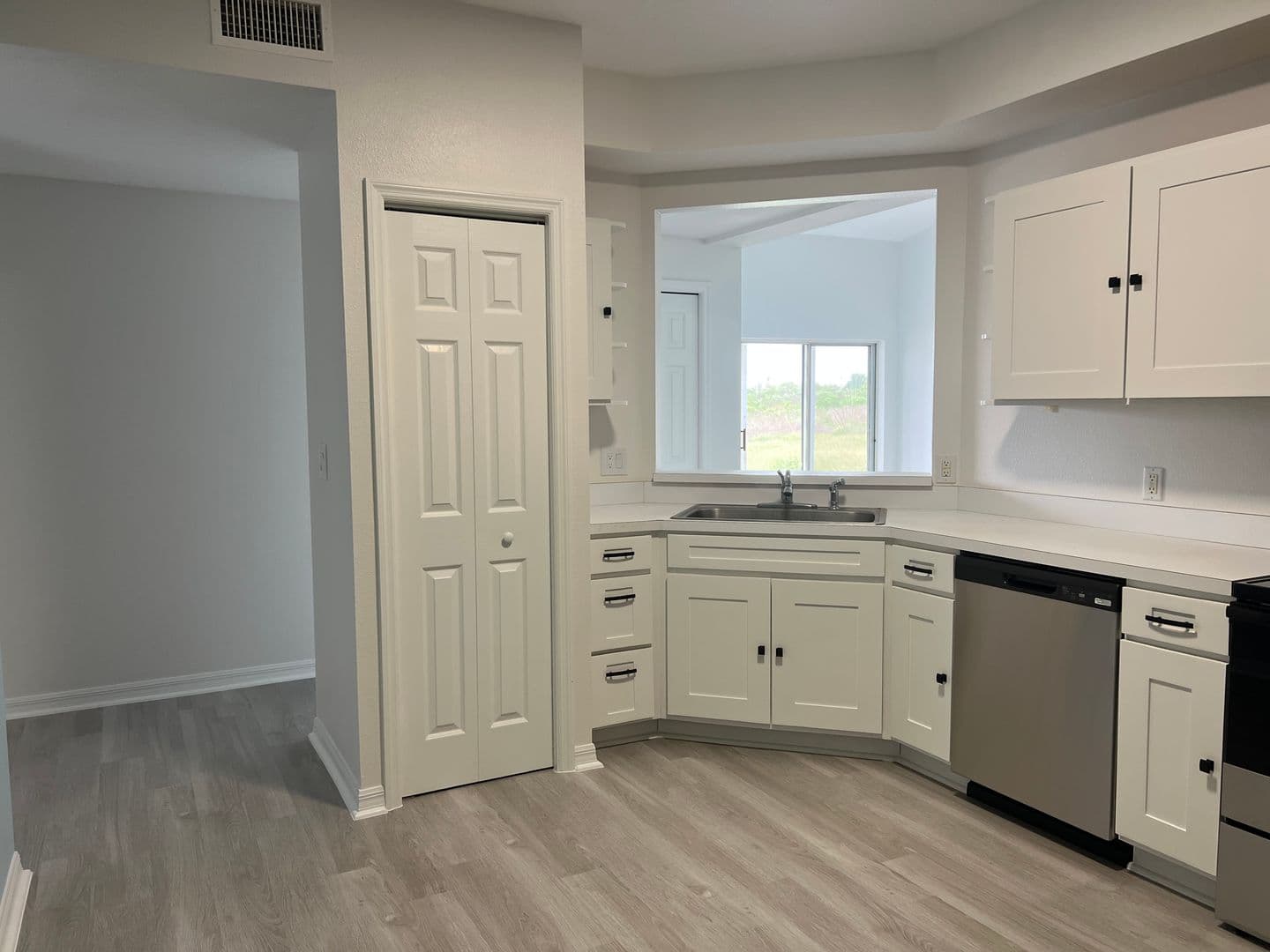 Davenport Condo: 423 Eagle Ridge Dr.