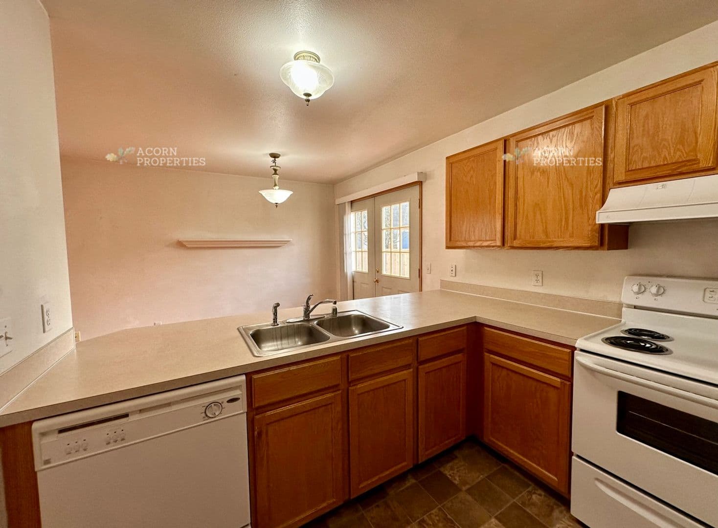 Coupeville House: 402 NW Meadow Court