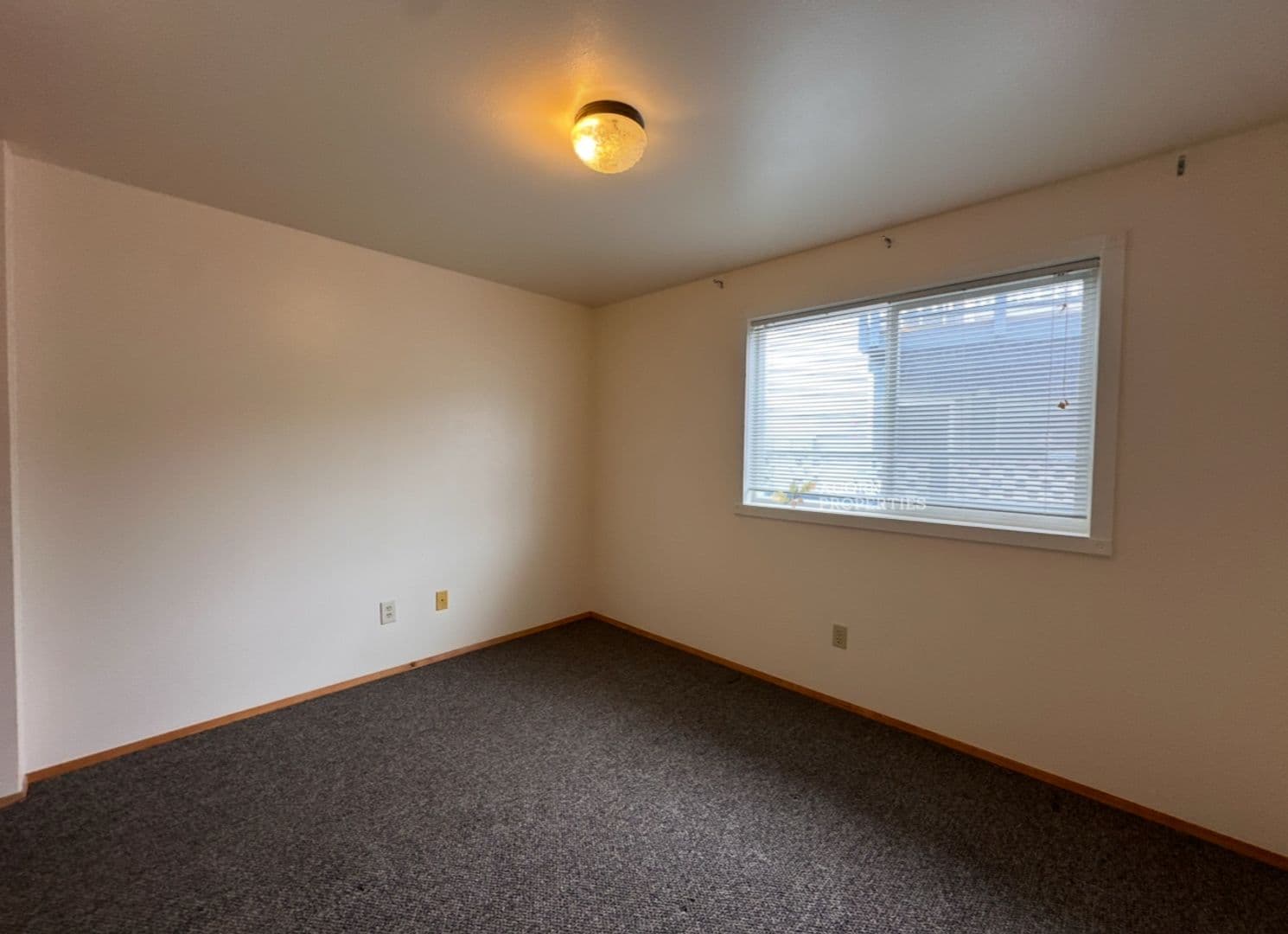 Oak Harbor Condo: 730 SE 8th Ave. #F102