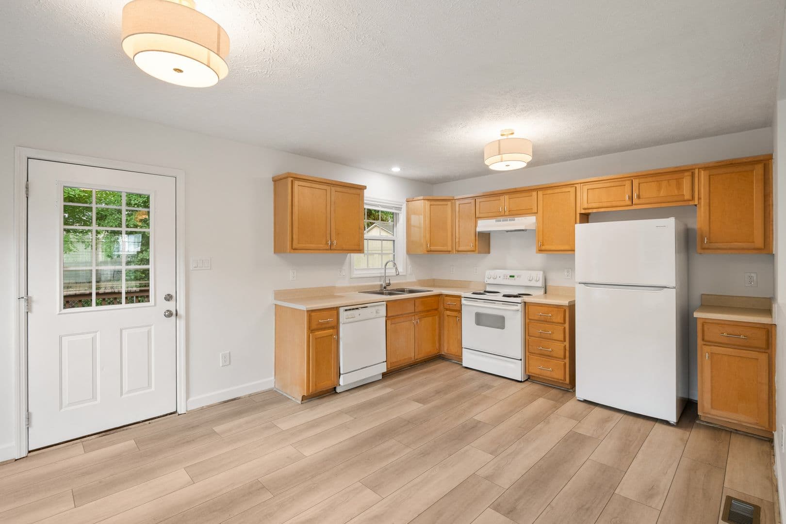Raleigh House: 1420 E Lane St