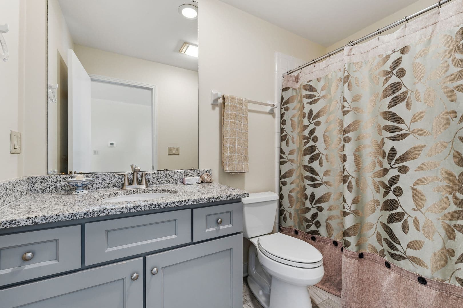 Durham House: 3628 Carlisle Dr