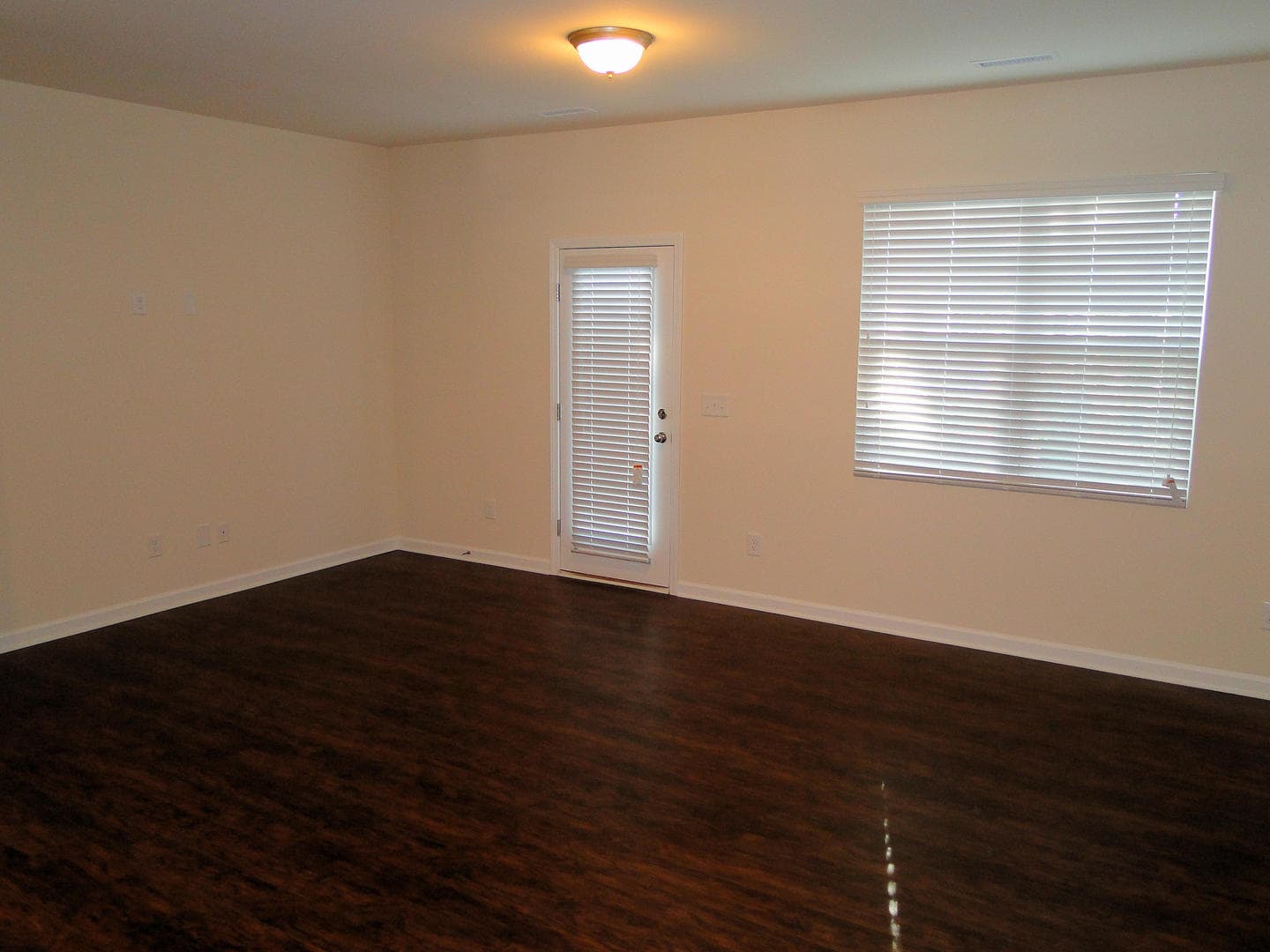 Raleigh House: 8814 Commons Townes Dr