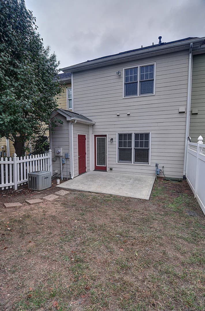 Chapel Hill House: 20021 Roark Hoey Loop