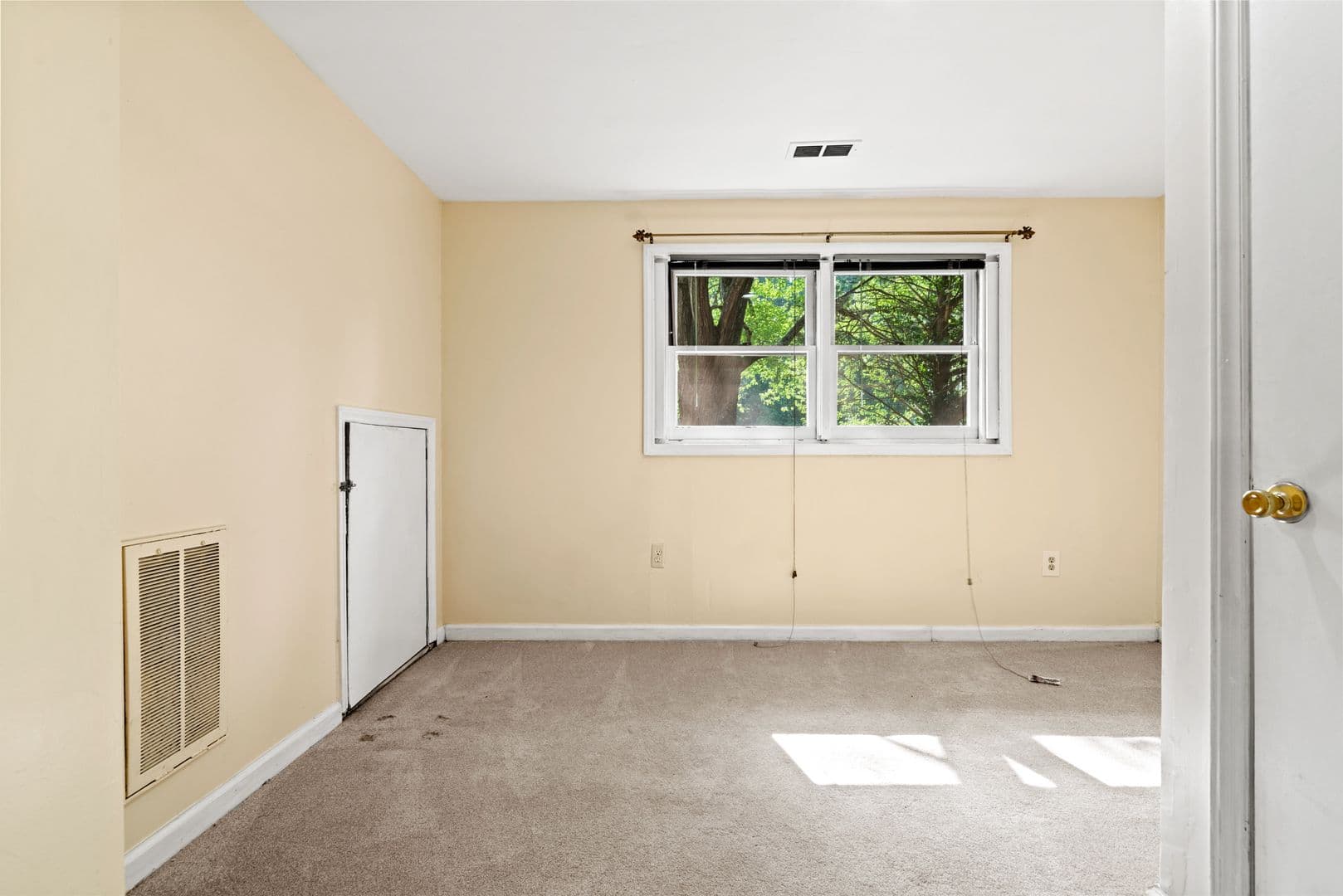 Raleigh House: 7833 Foxwood Dr
