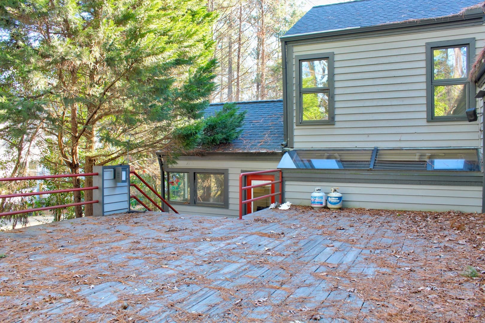 Durham House: 3628 Carlisle Dr