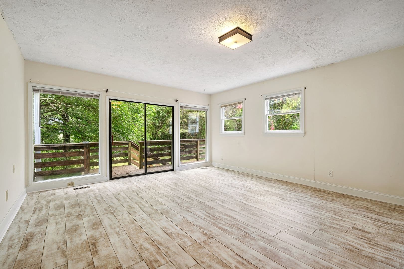 Durham House: 2915 University Dr