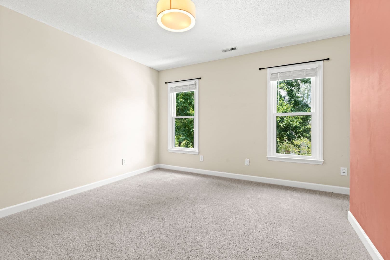 Raleigh House: 5912 Knollrock Dr