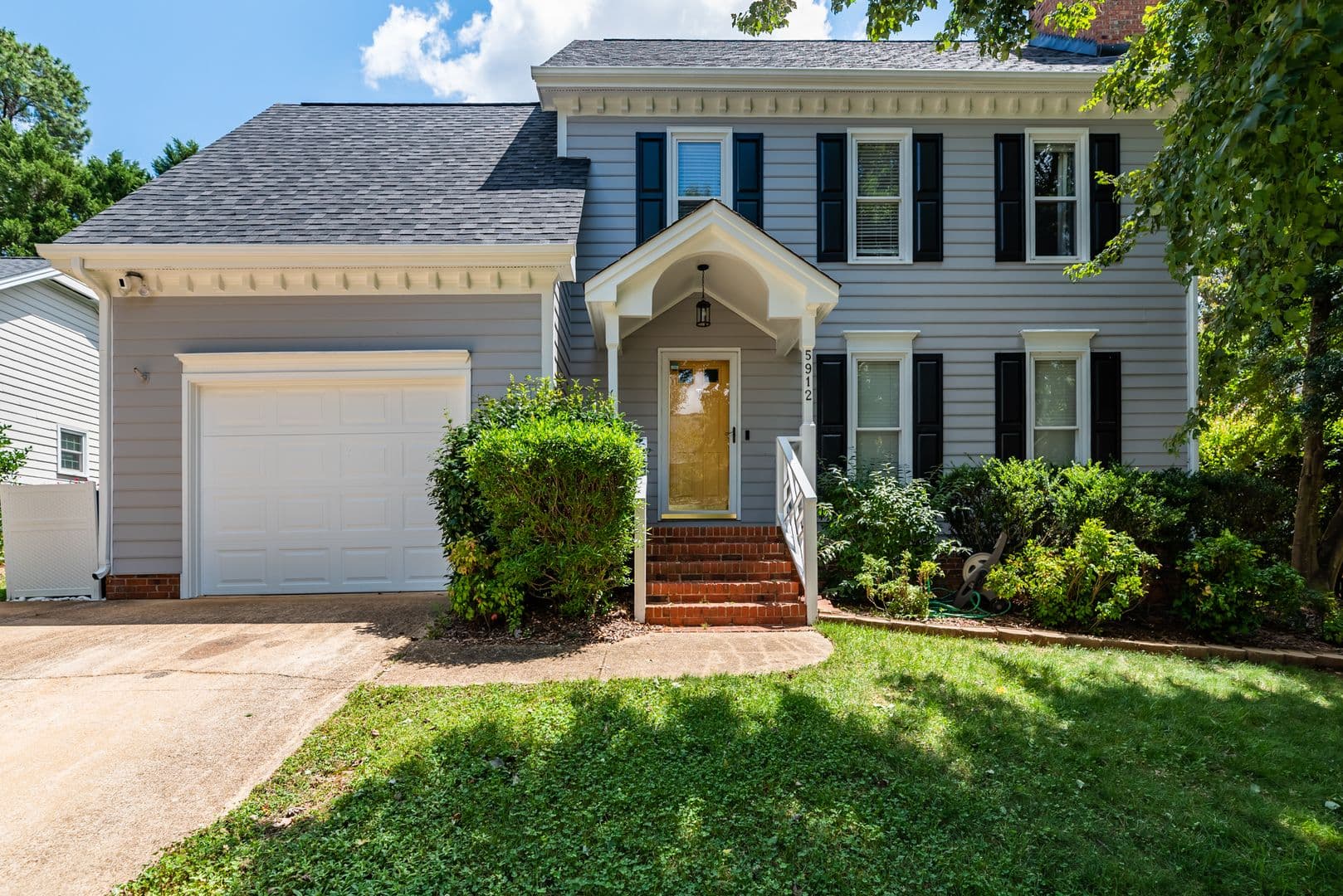 Raleigh House: 5912 Knollrock Dr