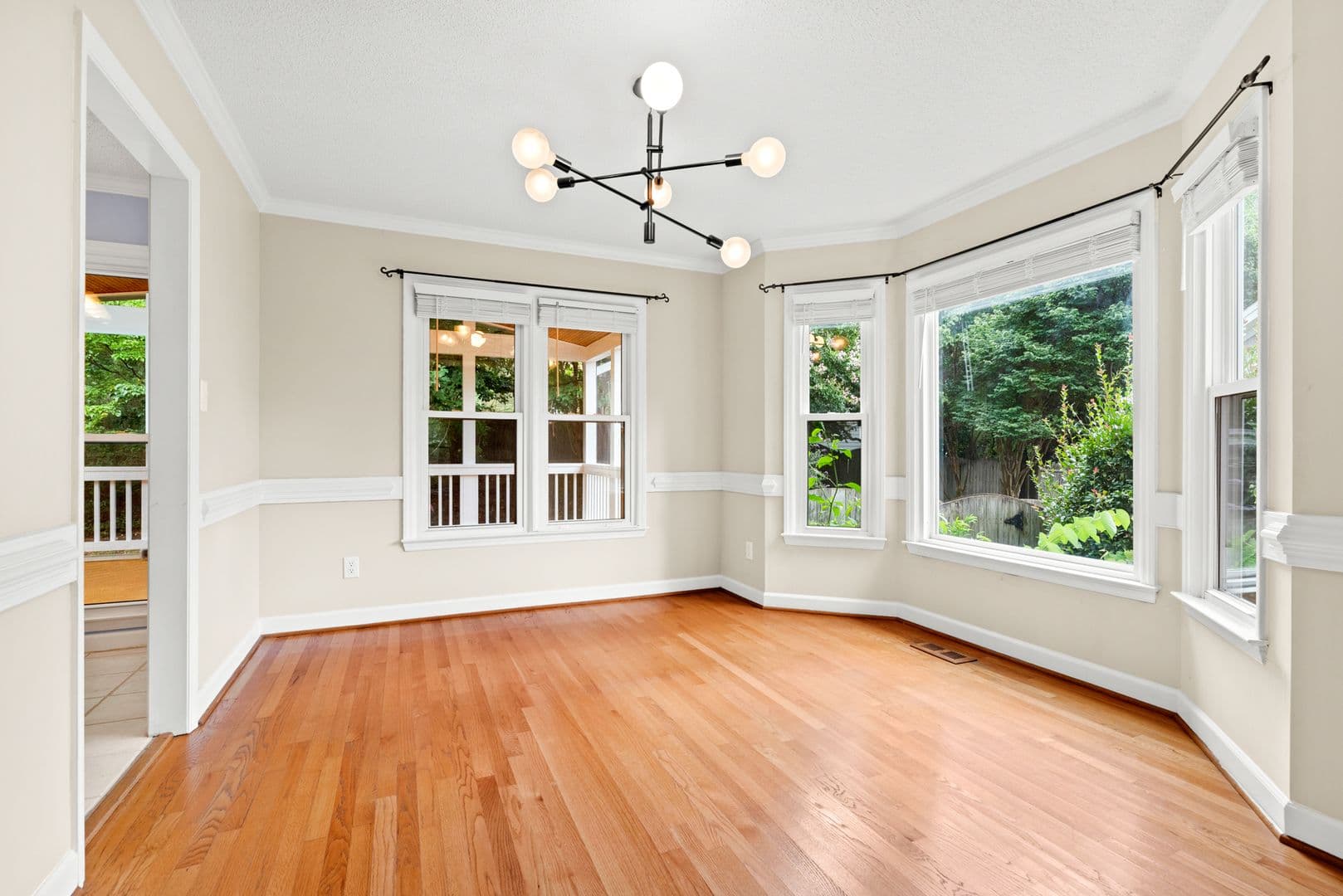 Raleigh House: 5912 Knollrock Dr