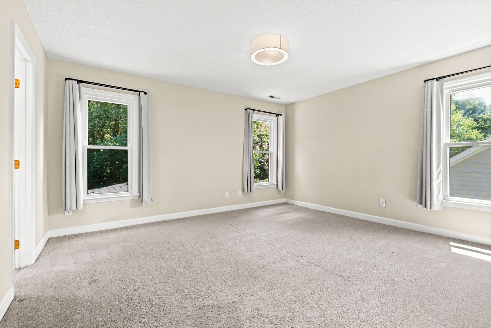 Raleigh House: 5912 Knollrock Dr