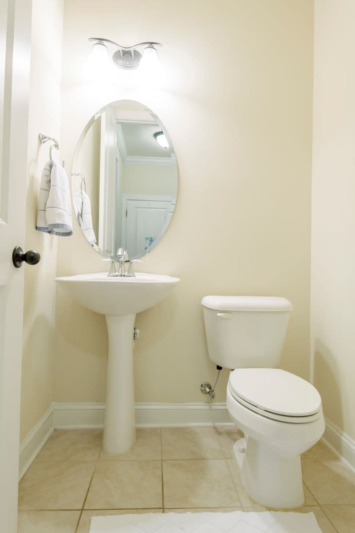 Cary House: 727 McRae Rd
