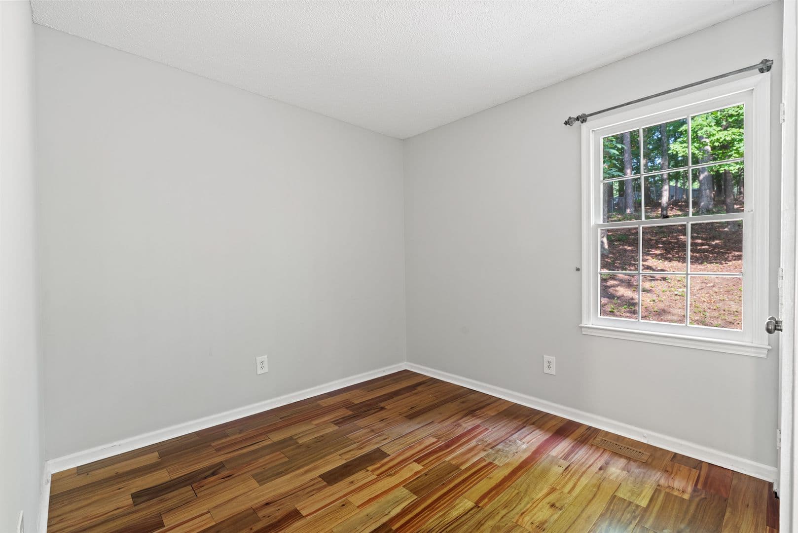 Raleigh House: 7833 Foxwood Dr
