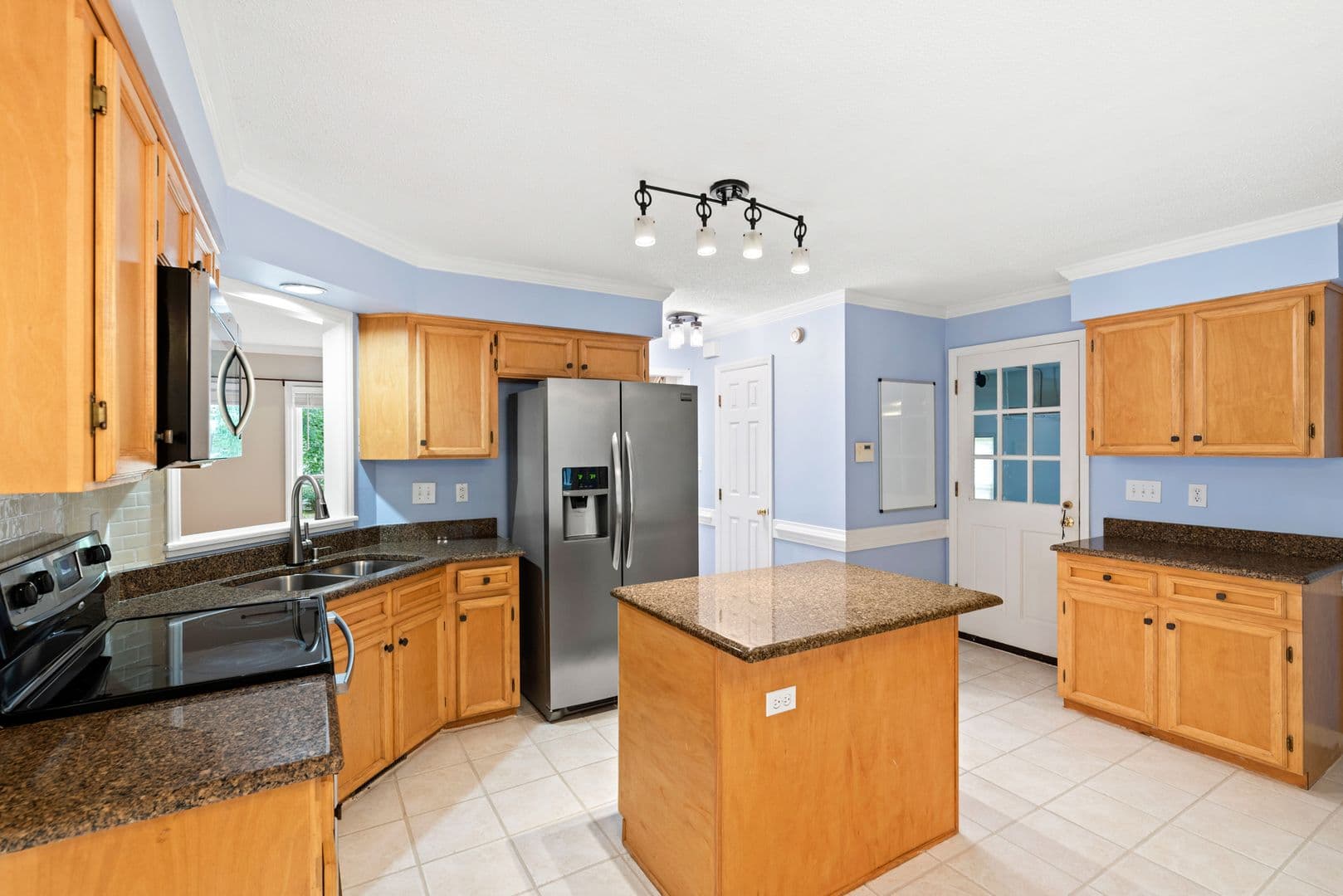 Raleigh House: 5912 Knollrock Dr
